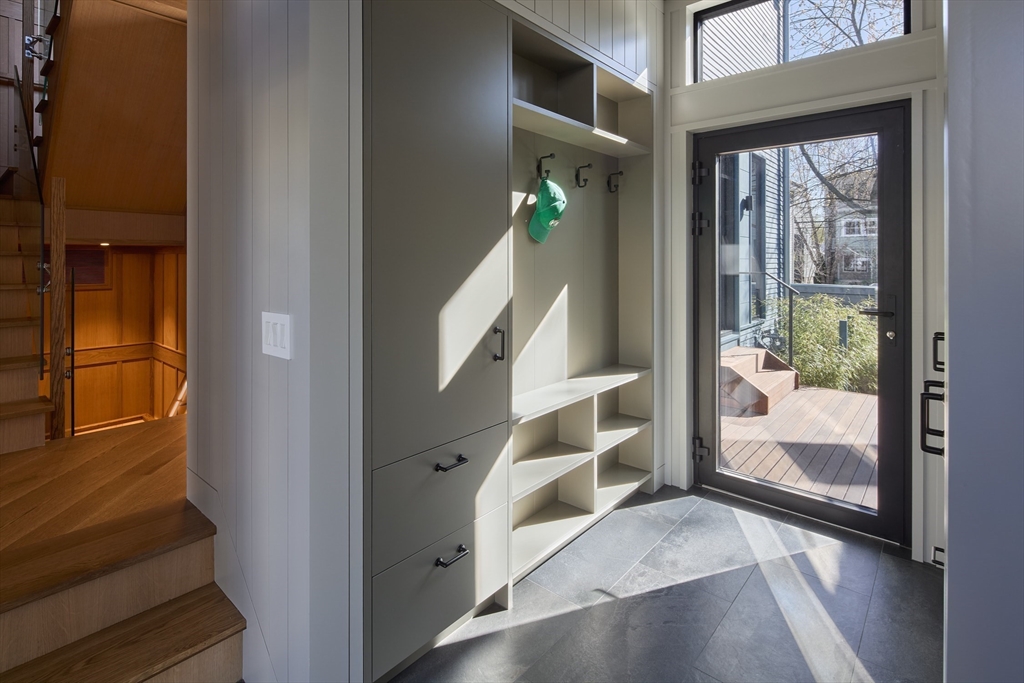 201.5 Lakeview Ave, West Cambridge