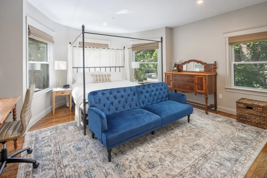 44 Winslow Rd, North Brookline