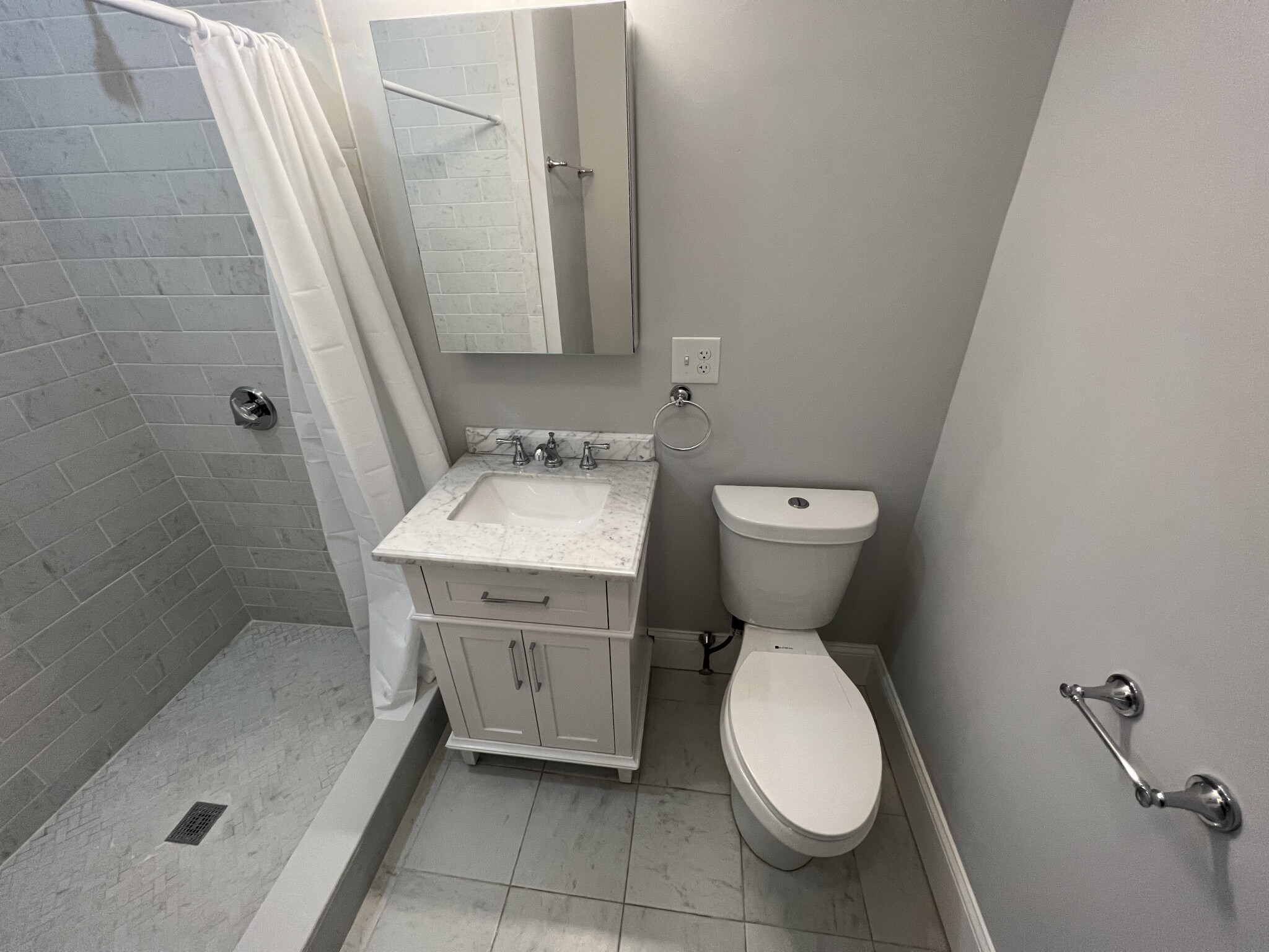 372 Oxford St, Ward Two