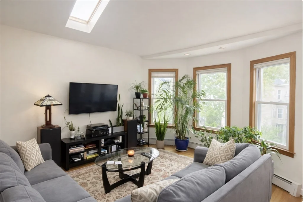 30 Newbern St, Jamaica Plain