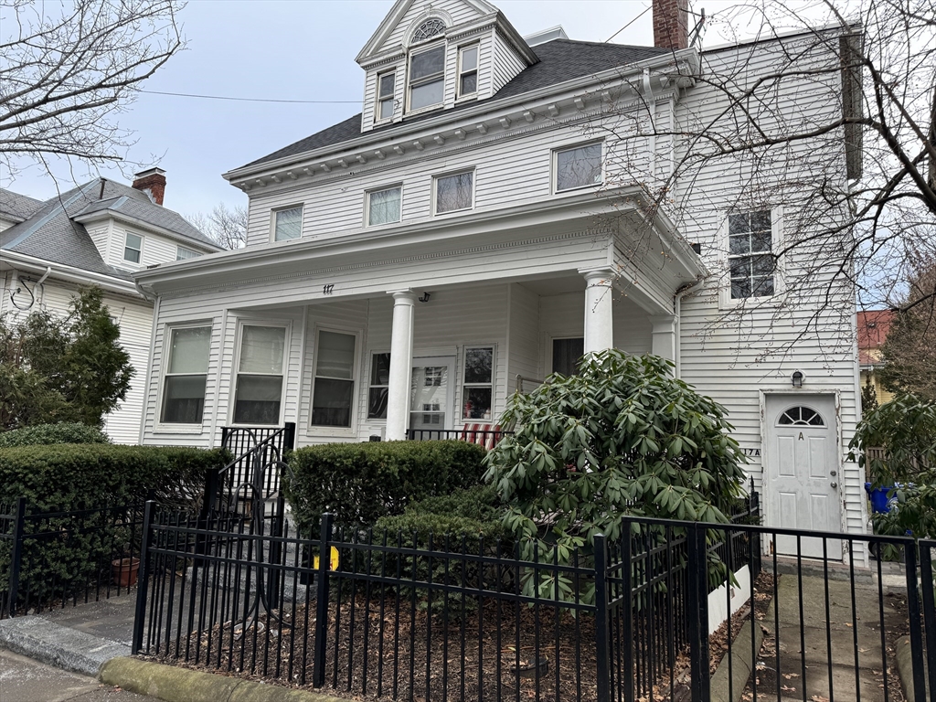 117 Thorndike St, Coolidge Corner