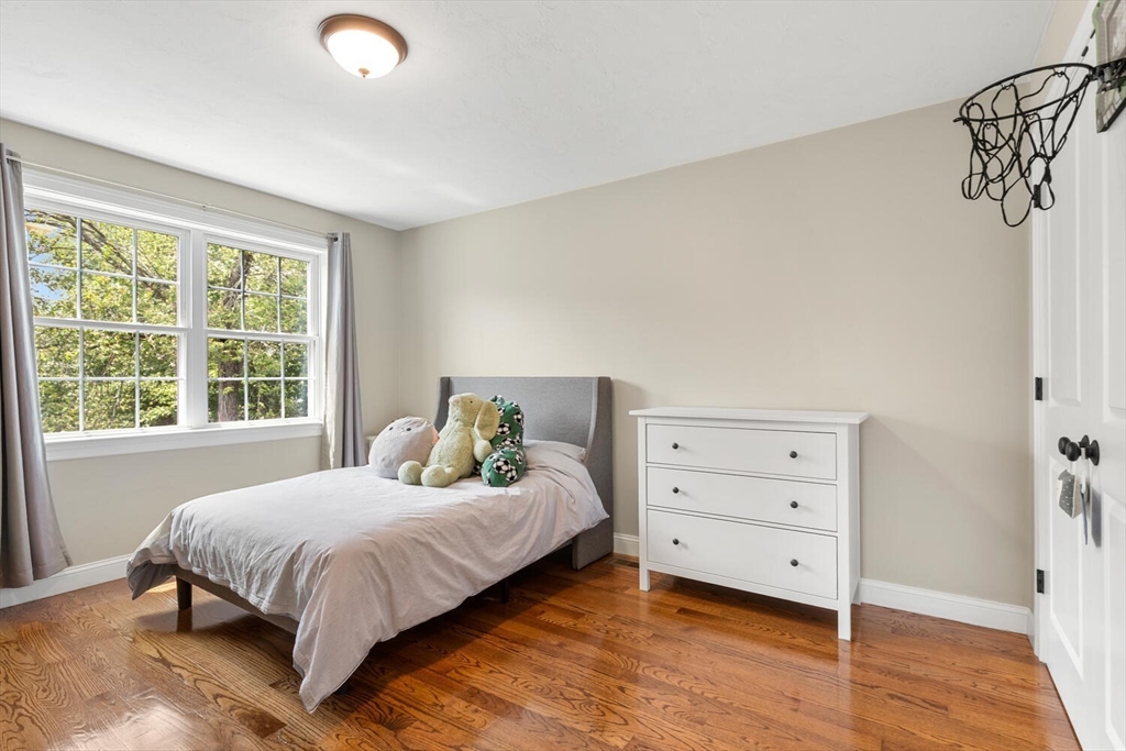 10 Carol Ave, Burlington