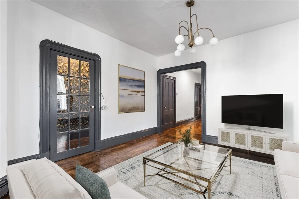 10 Carlton St, Somerville