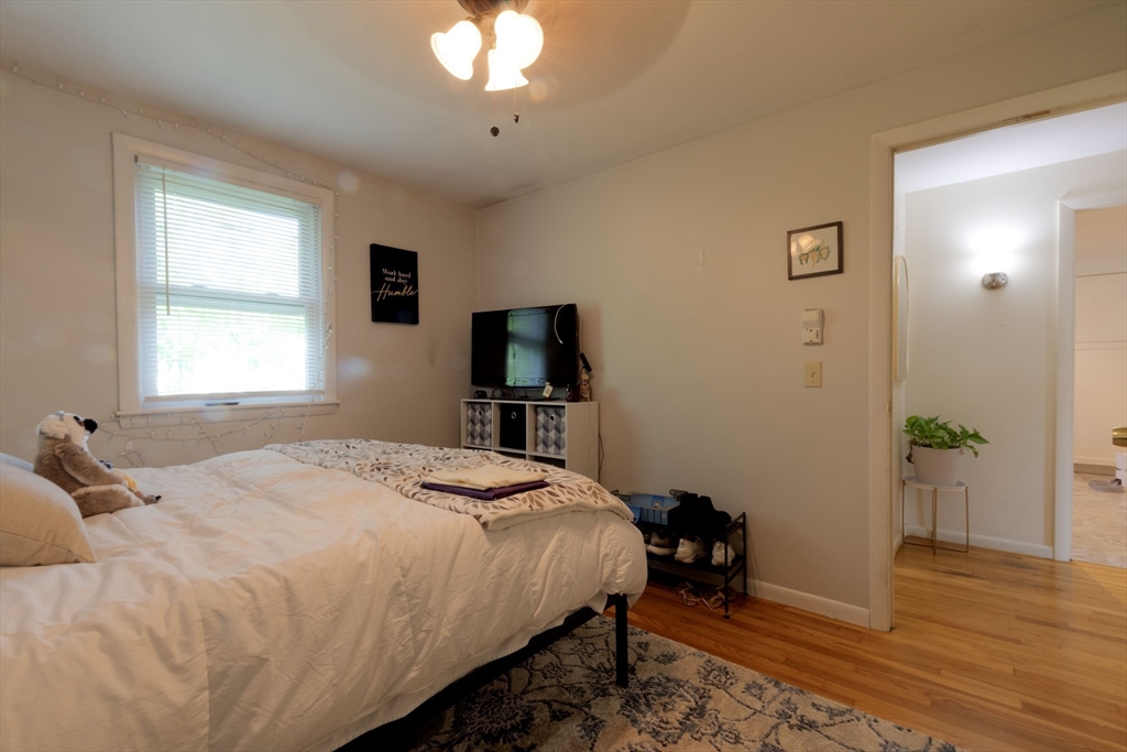 89 Brayton Rd, Oak Square