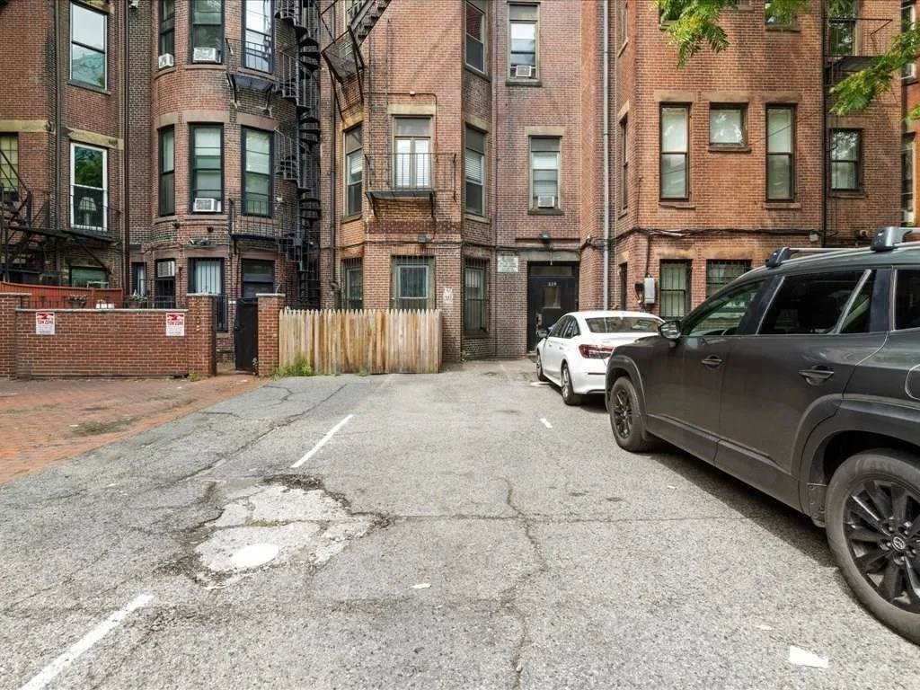 228 Commonwealth Ave, Back Bay