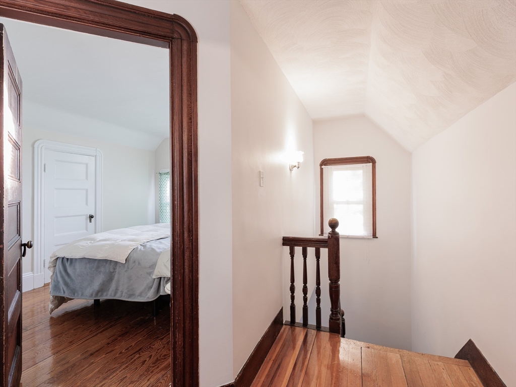 13 Oxford Ave, Belmont