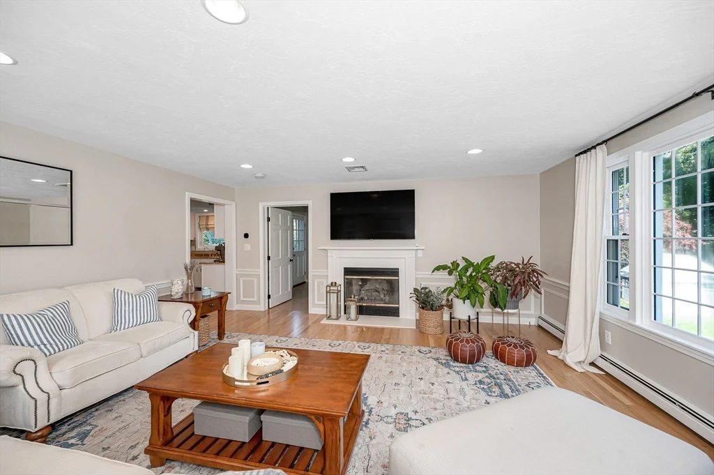 4 Nashoba Dr, Chelmsford