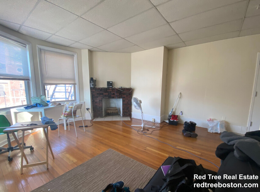 879 Beacon St, Fenway