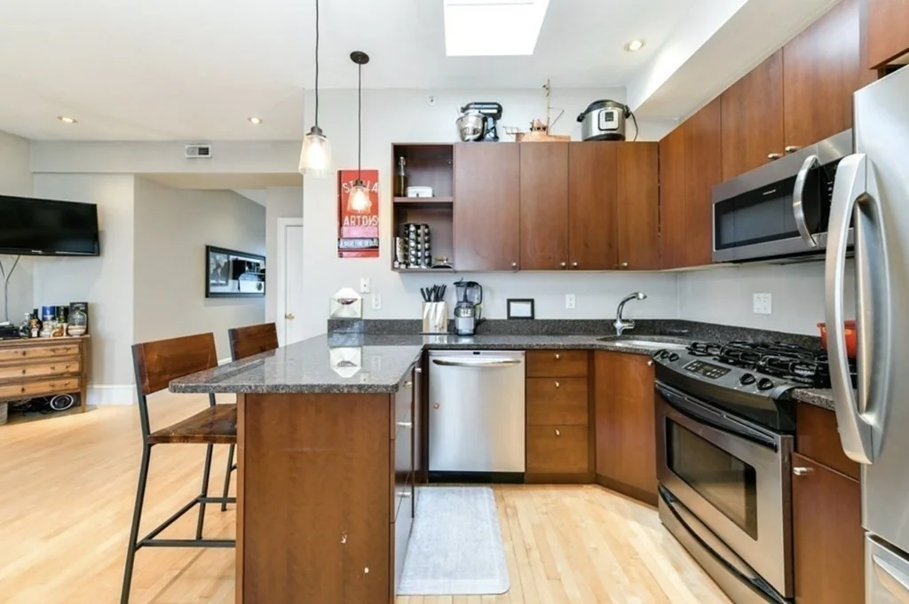 137-139 D St, South Boston