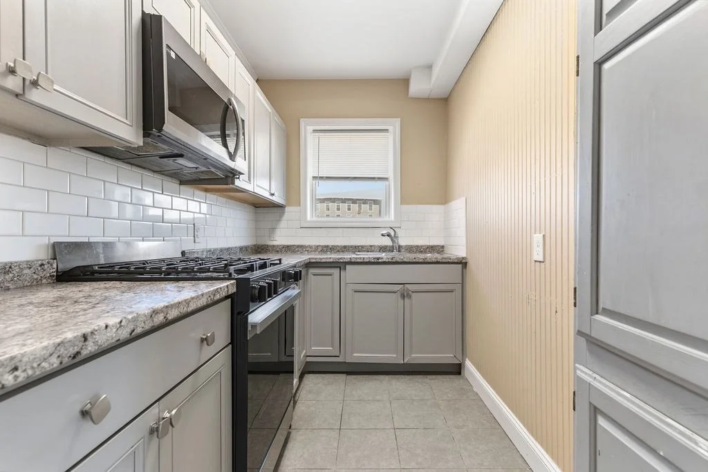 1690 N Main St, Fall River
