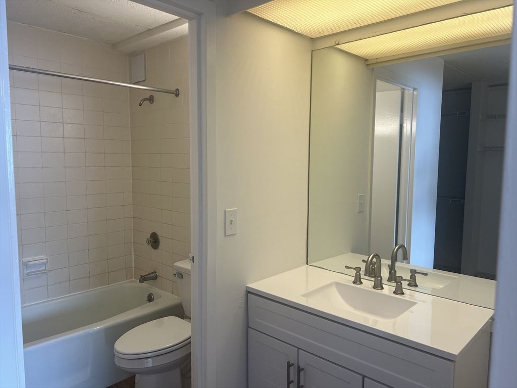 1 Pond St Fort Heath, Winthrop