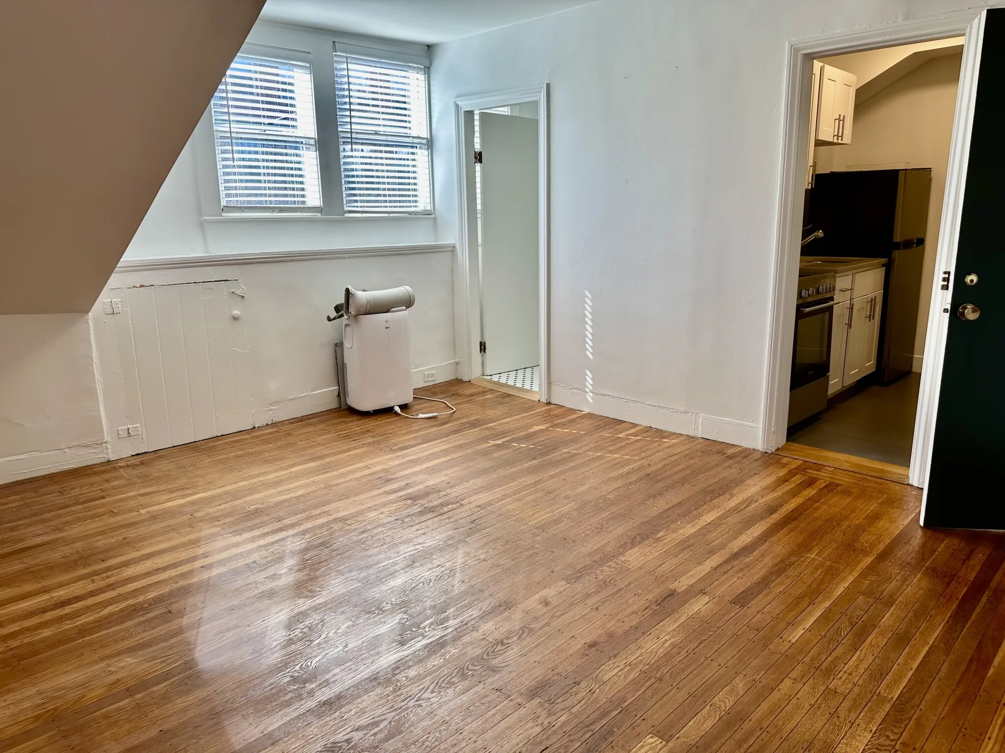 107 Charles St, Beacon Hill