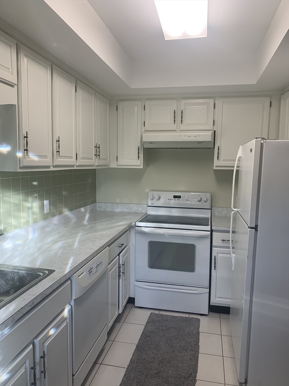 239 Grove St, Waltham