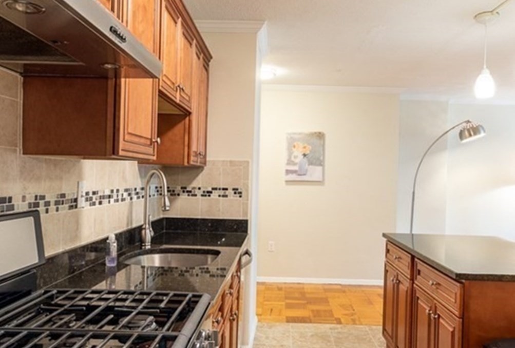 2 Hawthorne Pl, West End