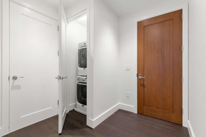 50 Liberty Dr, Seaport District