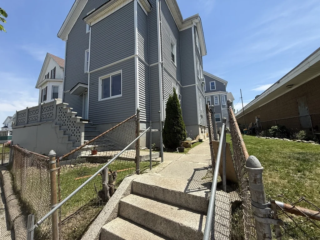 908 Plymouth Ave, Fall River