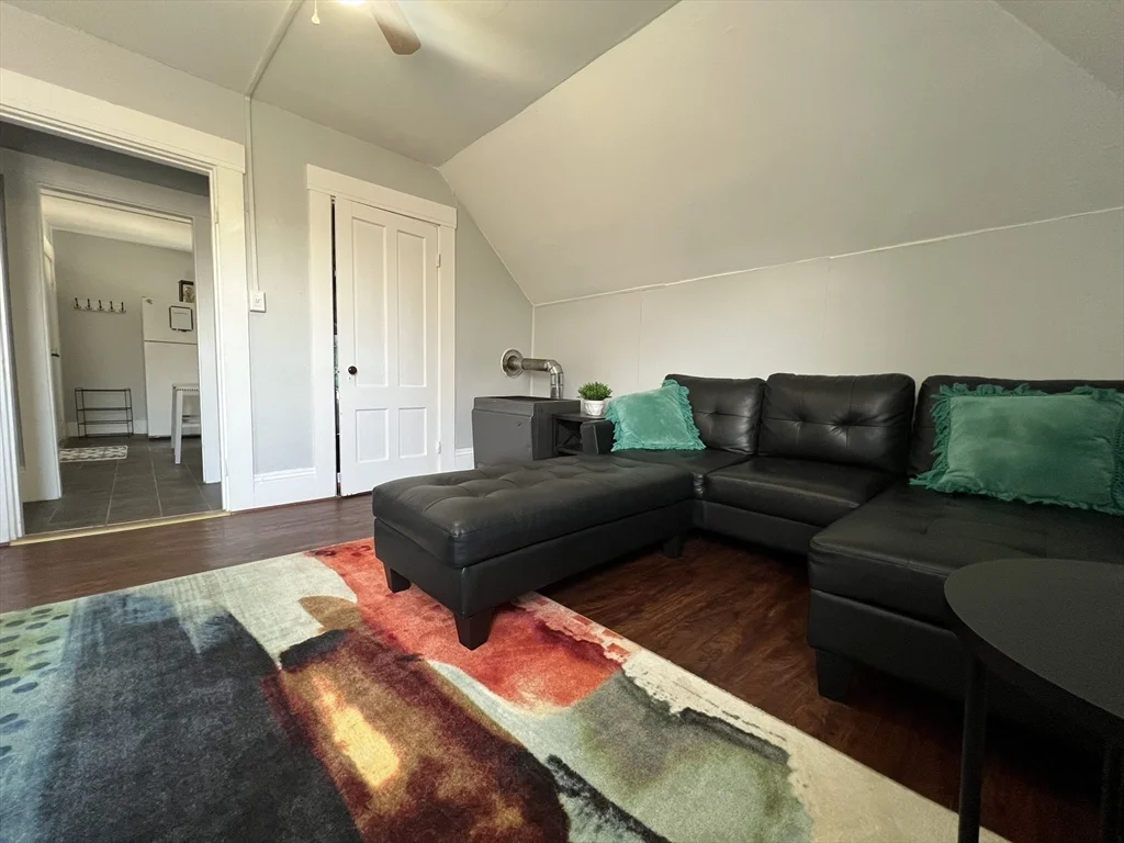 272 Front St, Manchester