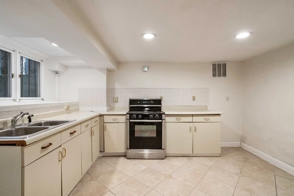 12 Summit Rd, Lexington