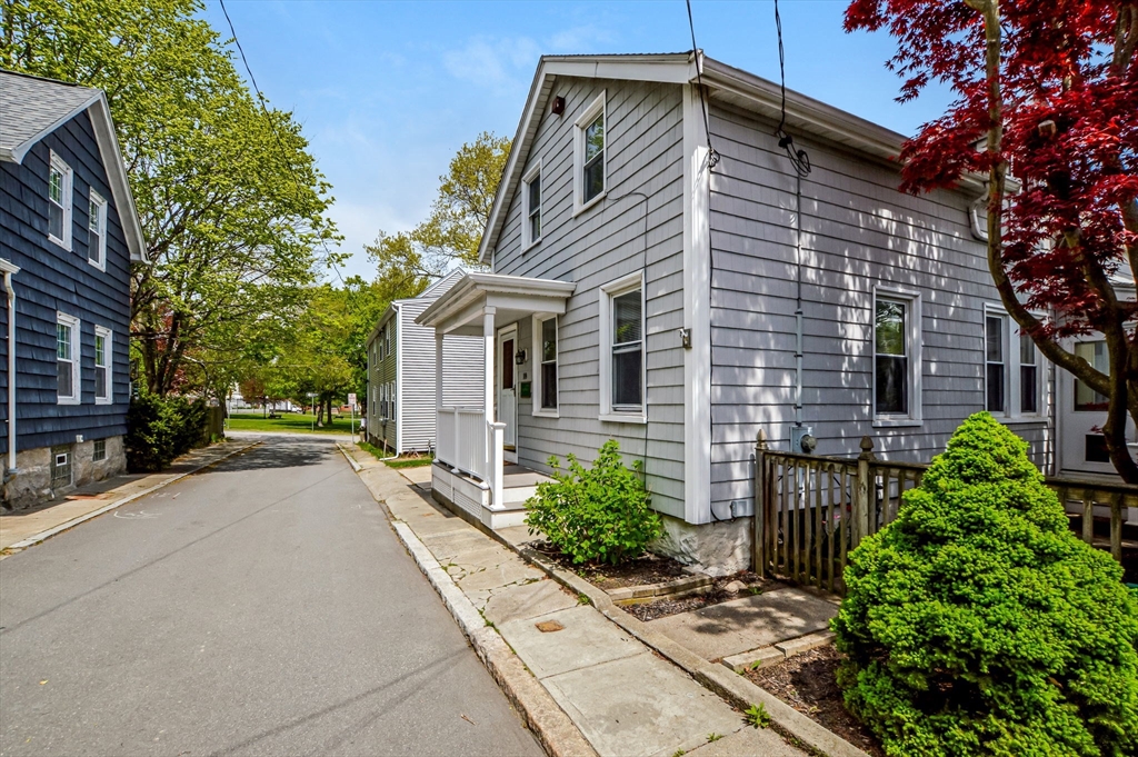 18 Washington Ave, New Bedford