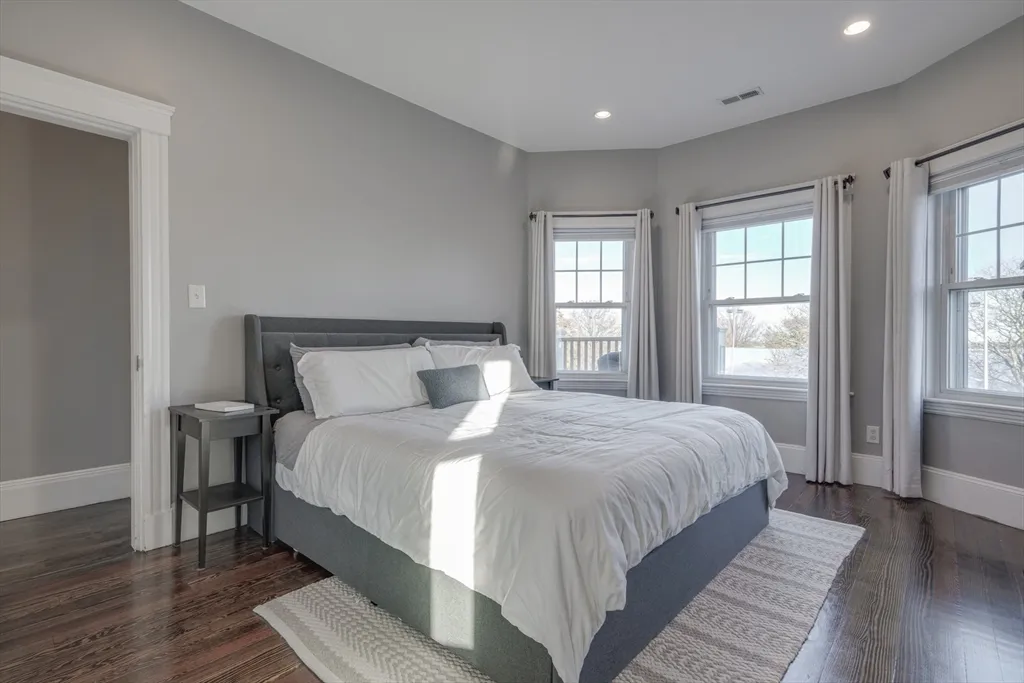 41 Farragut Rd, South Boston