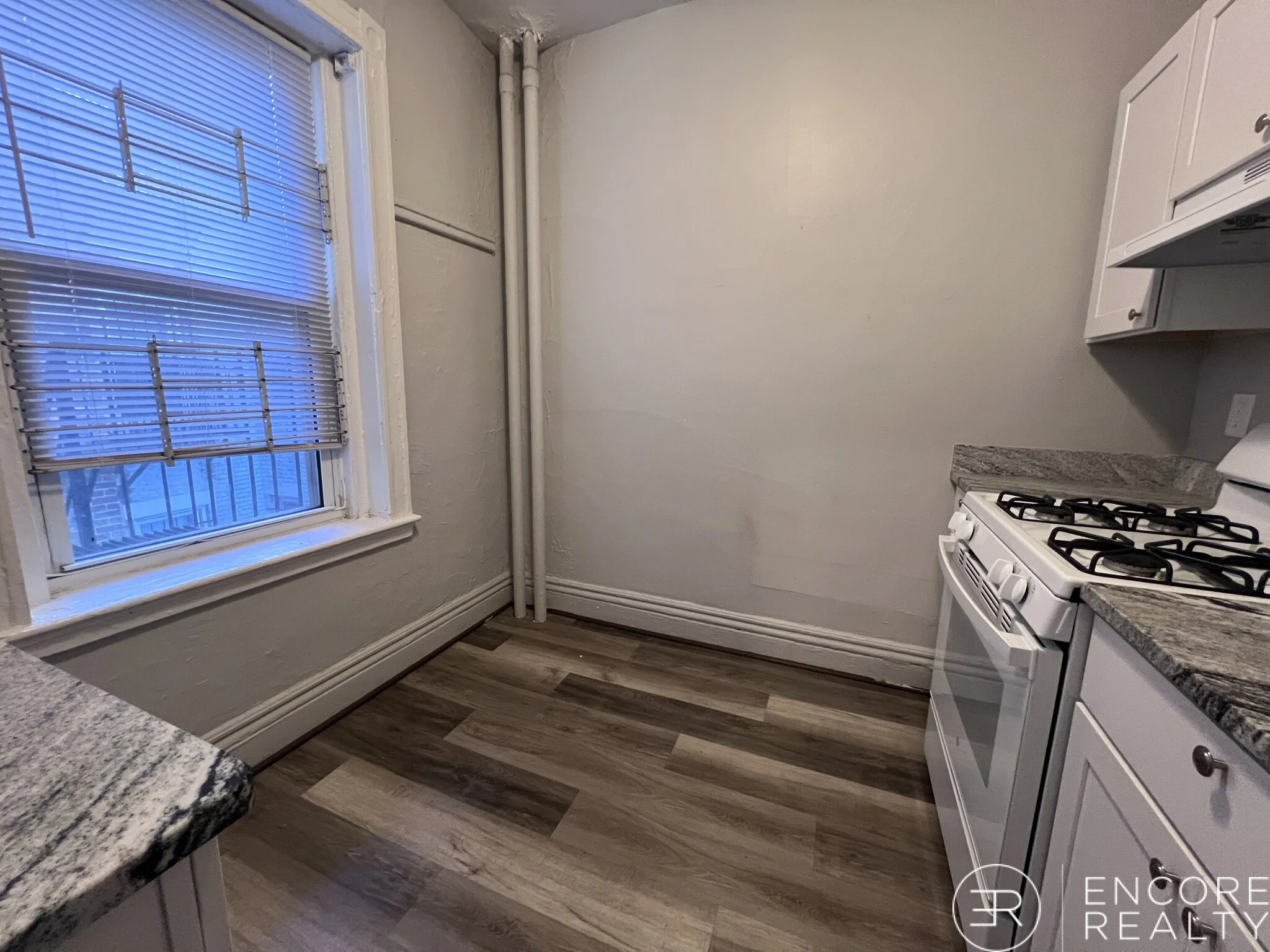 376 Riverway, Mission Hill