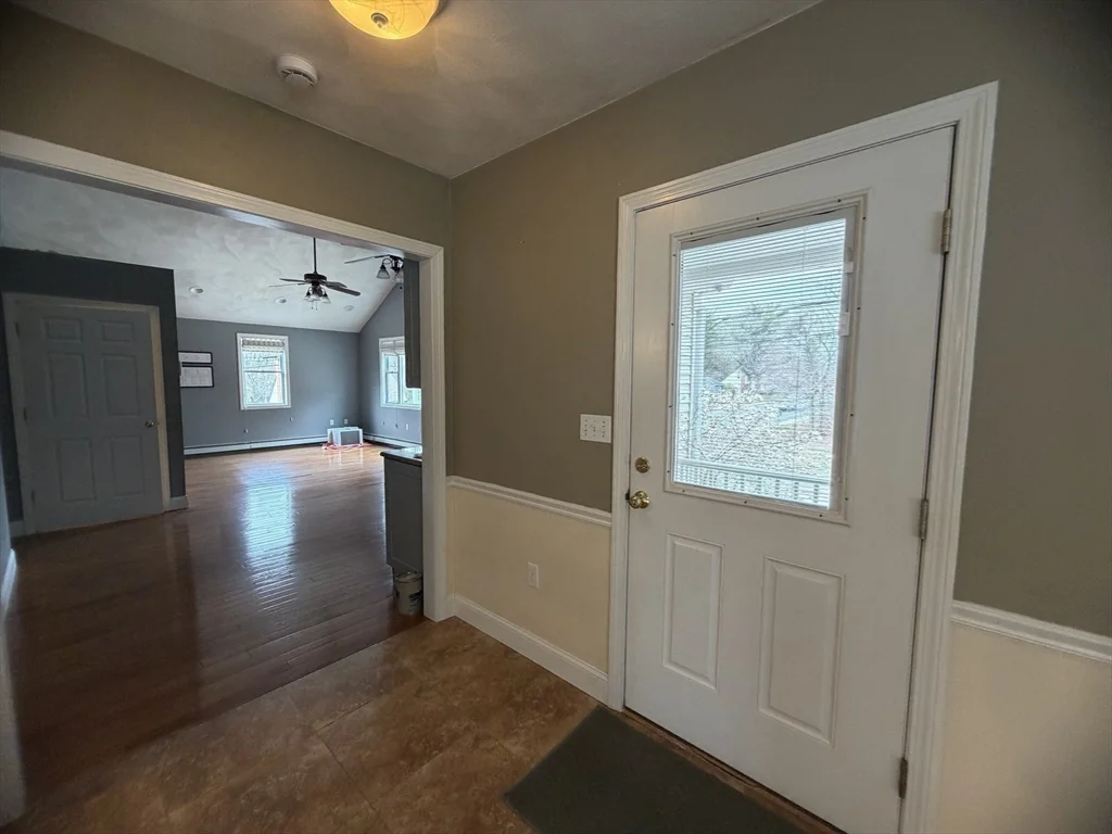 81 N Main St, North Bellingham