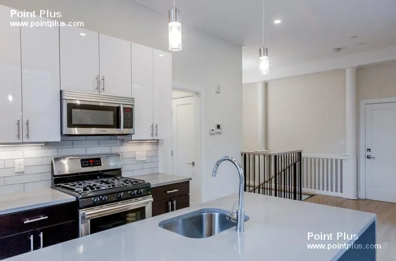 11 Newcomb St, Roxbury