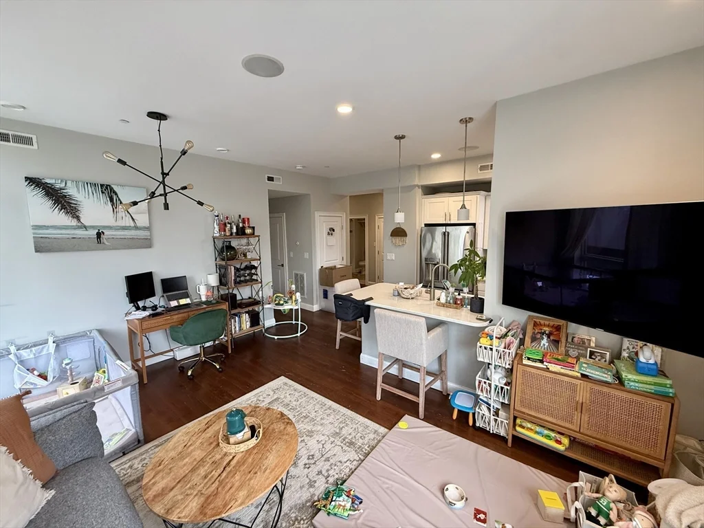 170 W Broadway St, South Boston