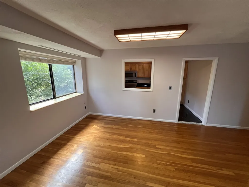 41 Centre St, North Brookline