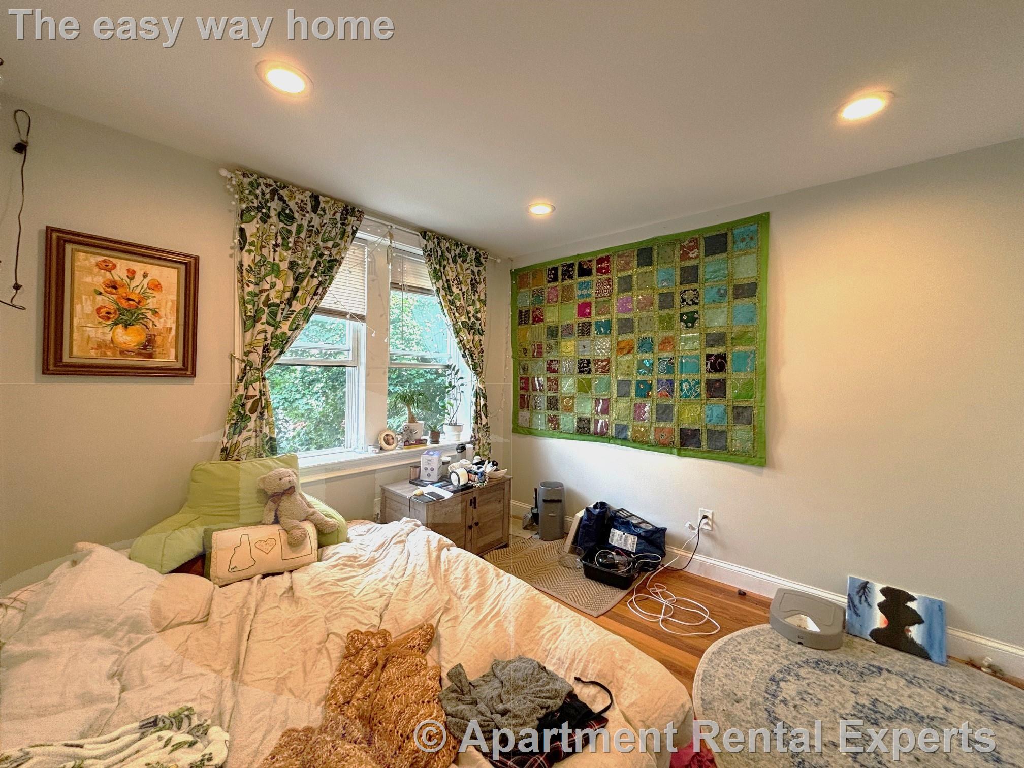 1139 Broadway, Teele Square