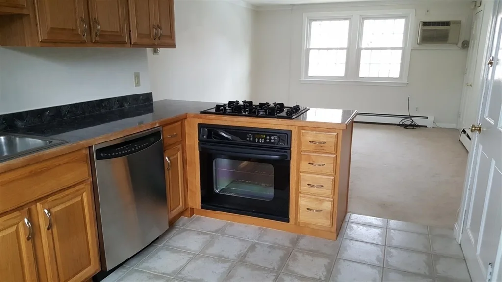 160 Tyngsboro Rd, Chelmsford