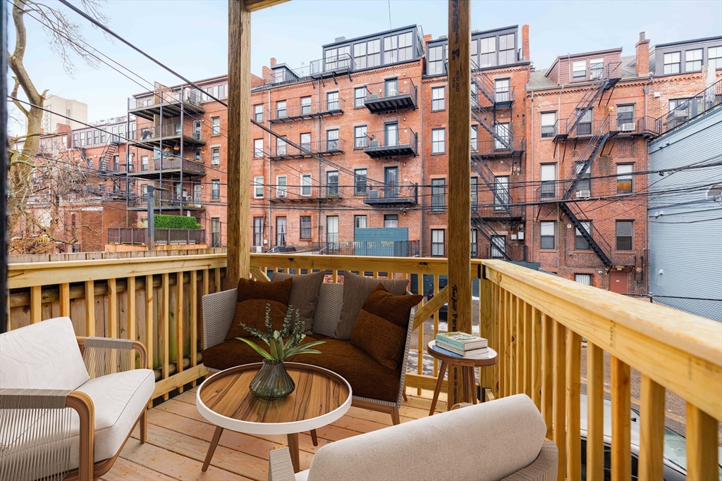 11 East Springfield, South End