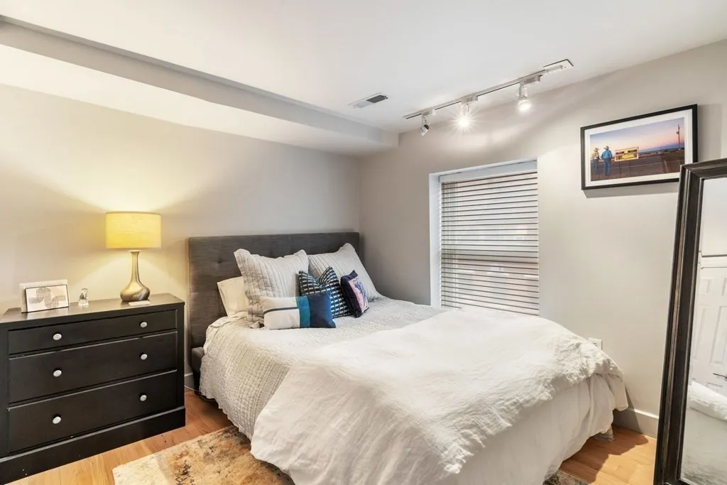 100 Fulton St, North End