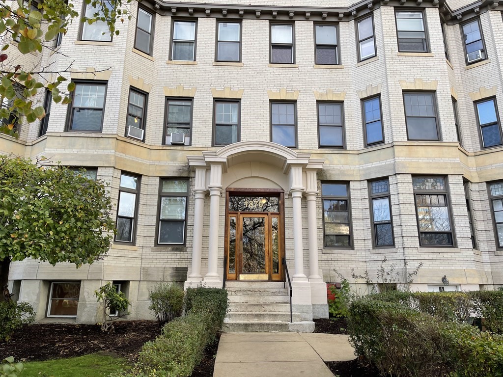 1870 Commonwealth Ave, Brighton