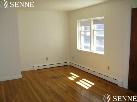 898 Massachusetts Ave, Riverside