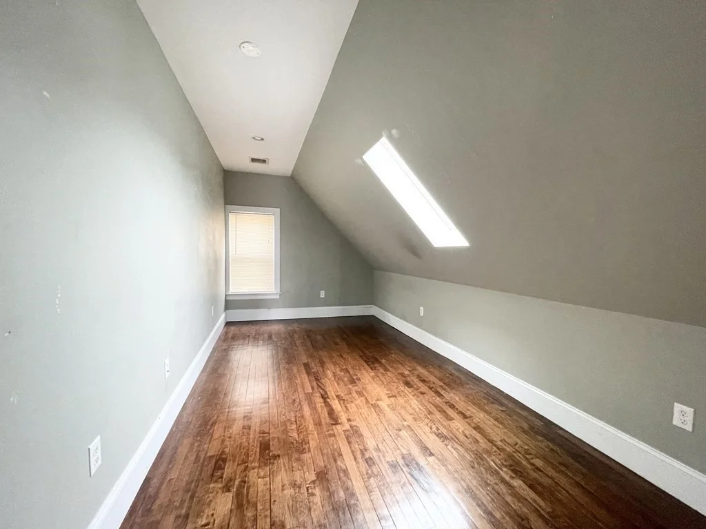 178 Hillside St, Mission Hill