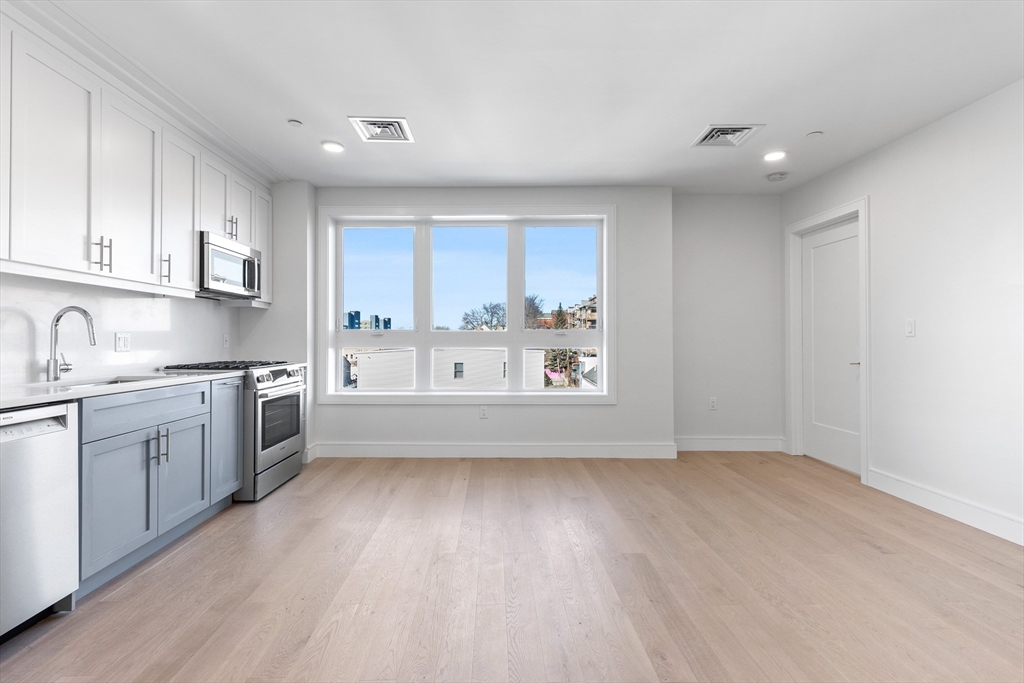 301 Border St, Central Square