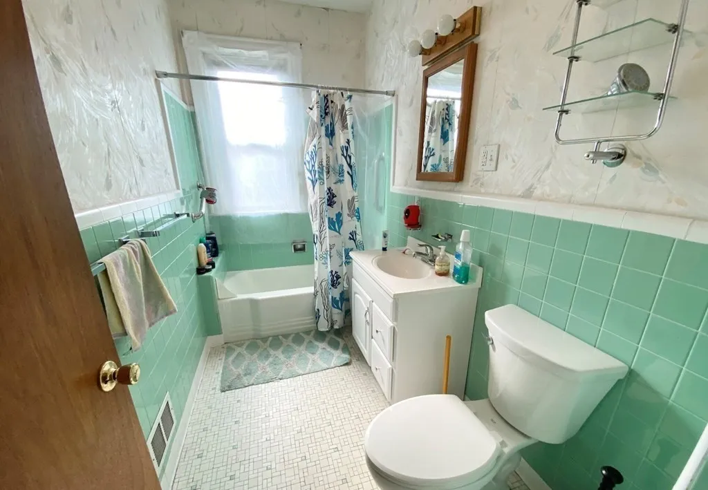 72 Roseclair, Boston