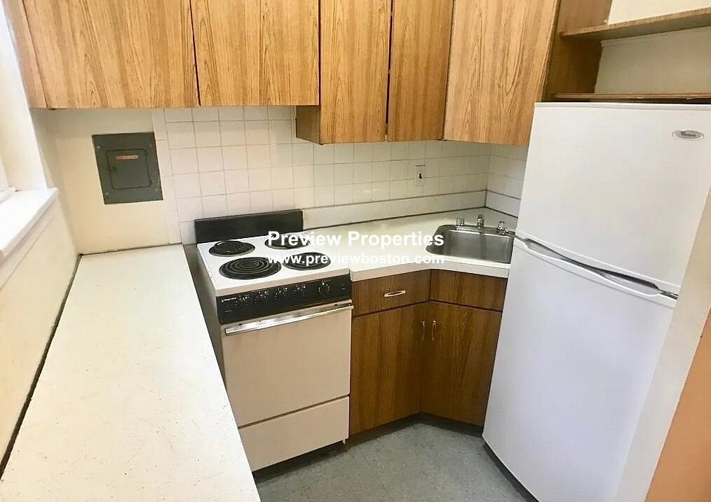 2018 Commonwealth Ave, Brighton