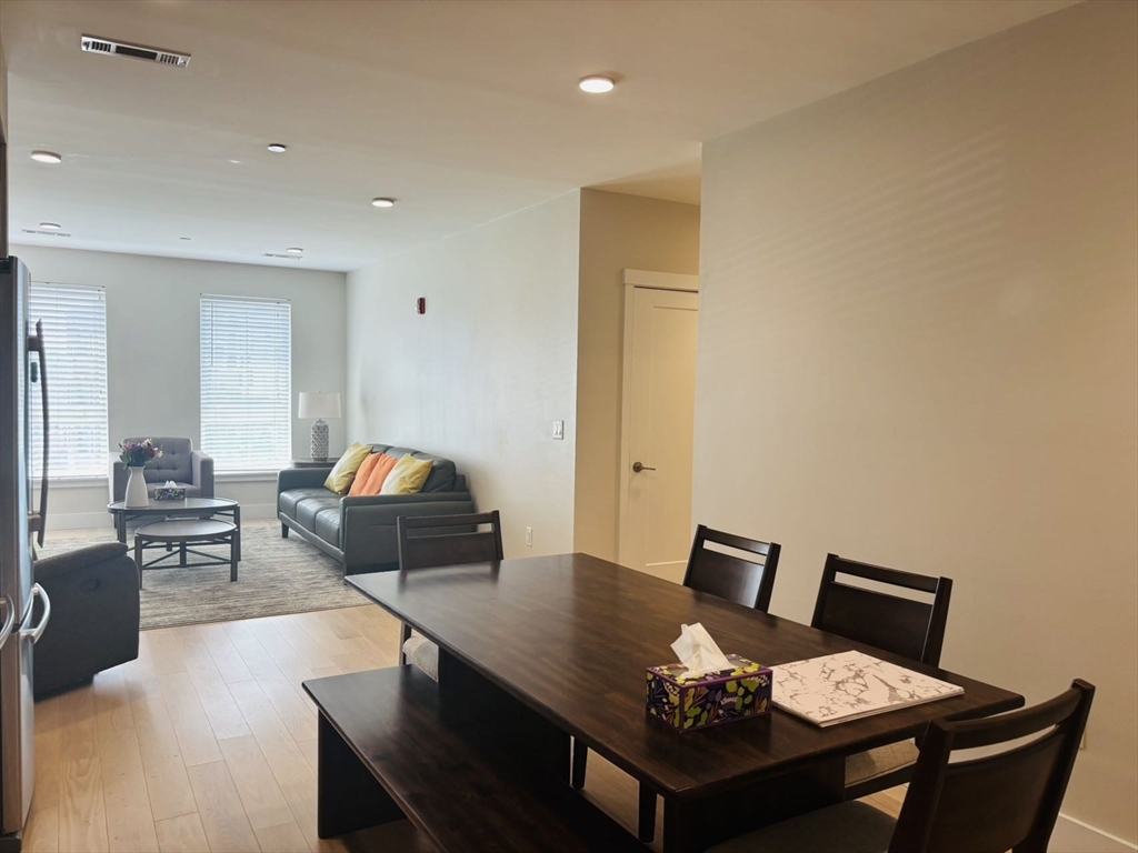 1975 Massachusetts Ave, North Cambridge