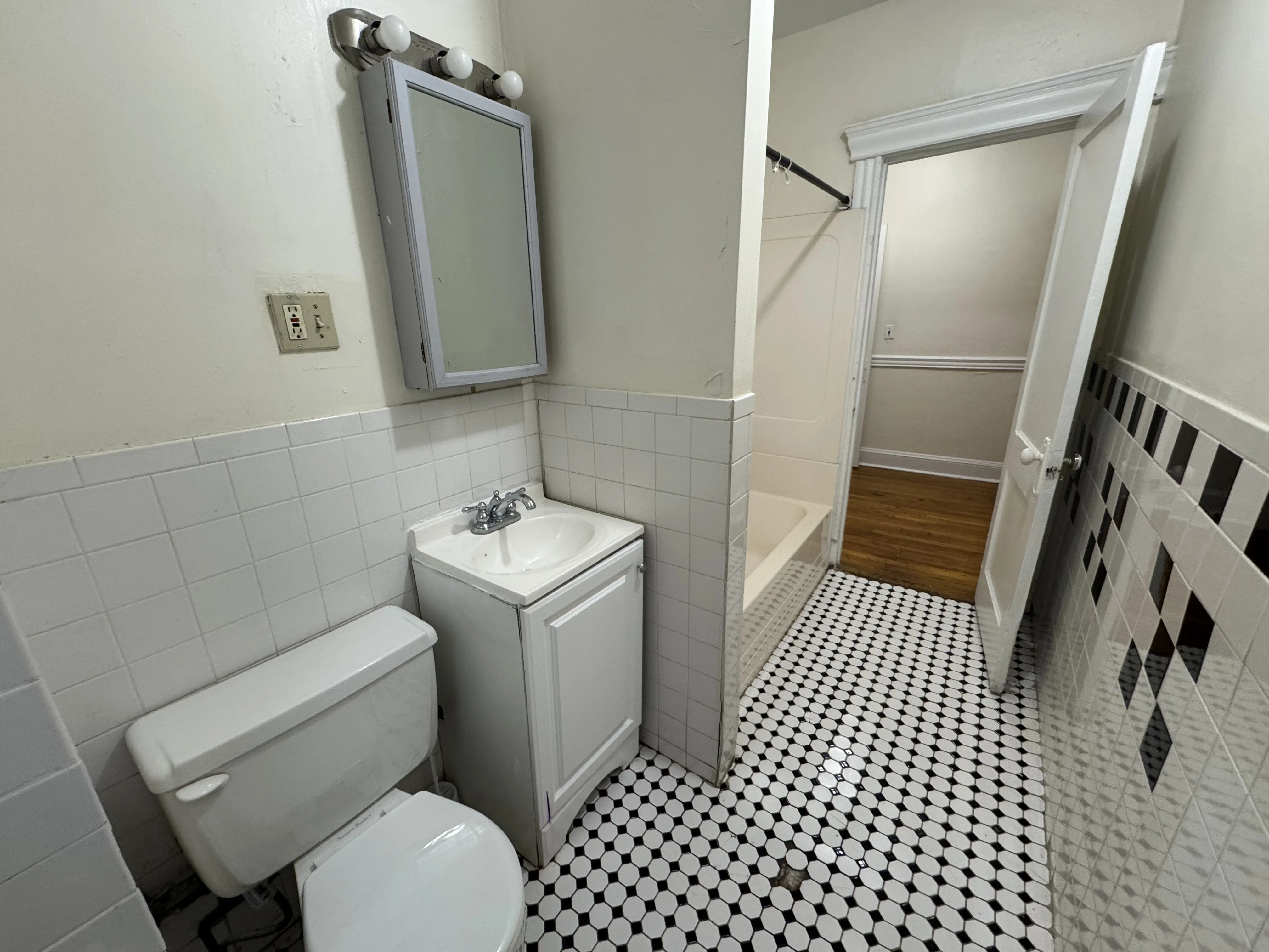 364 Riverway, Mission Hill