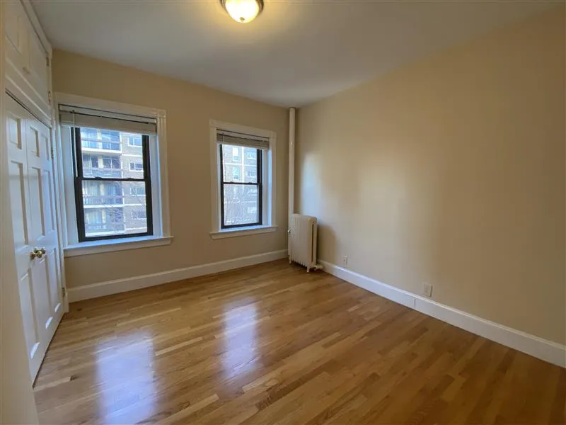 888 Massachusetts Ave, Riverside