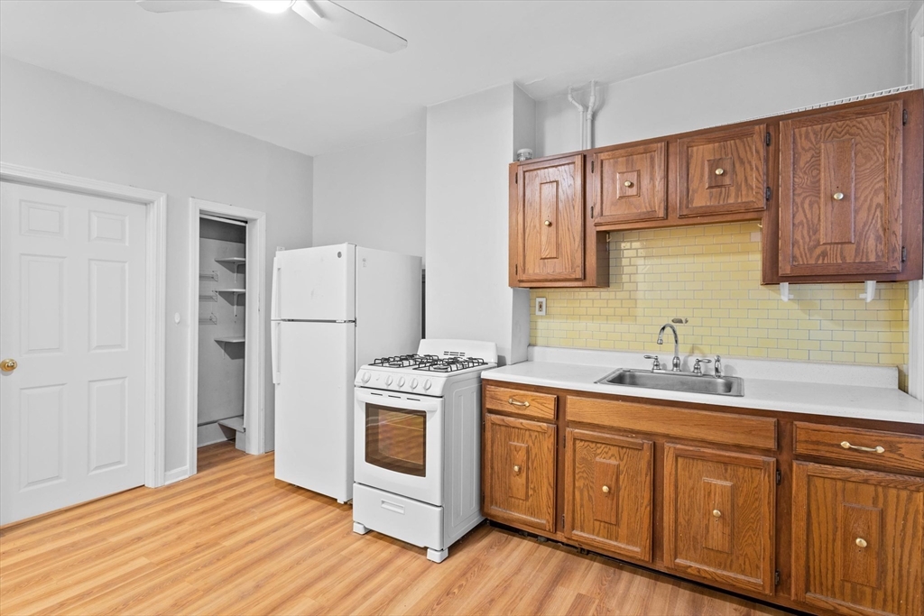 2 Powers Ct, North End