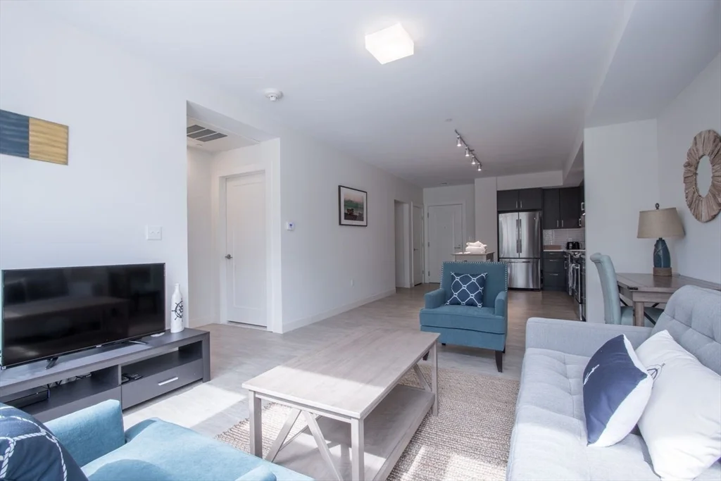 900 Beacon St, Fenway