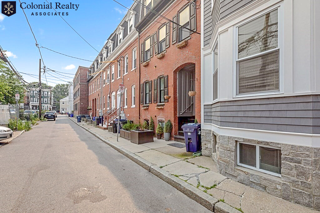 27 Swallow St, South Boston