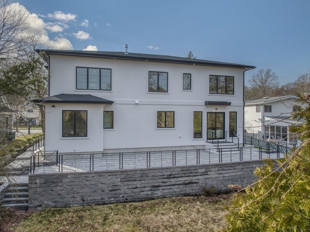 71 Harwich Rd, Chestnut Hill