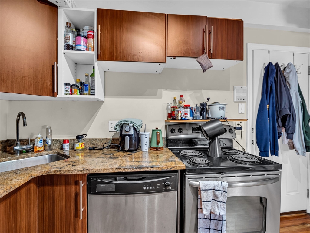 97 College Ave, Somerville