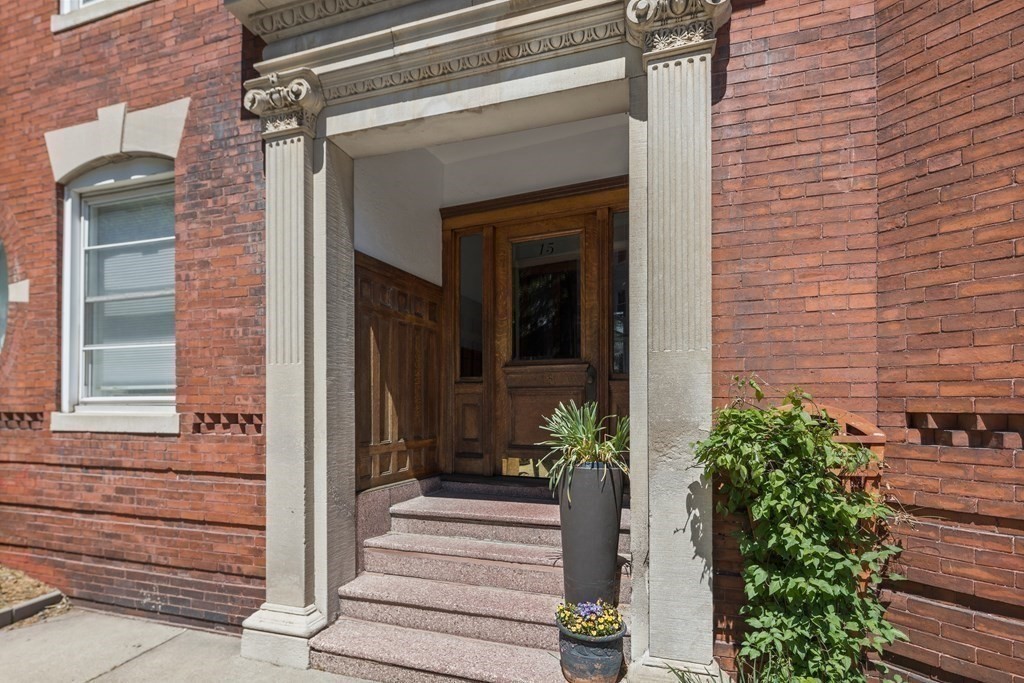 15 Grovenor Rd, Jamaica Plain