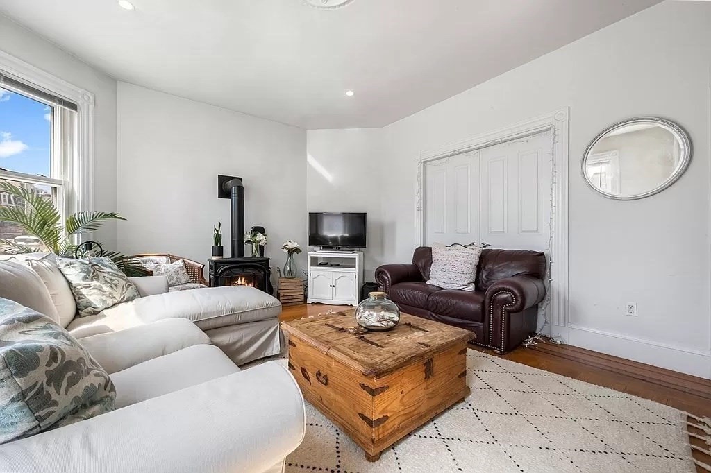 866 East 5th, South Boston