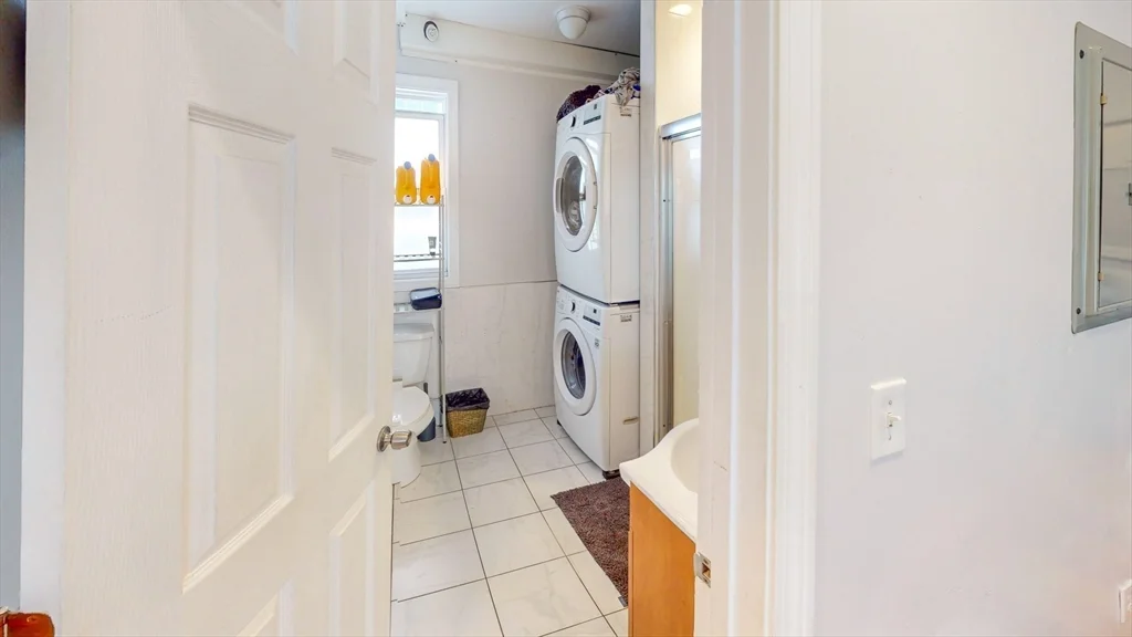 16 Carpenter St, South Boston